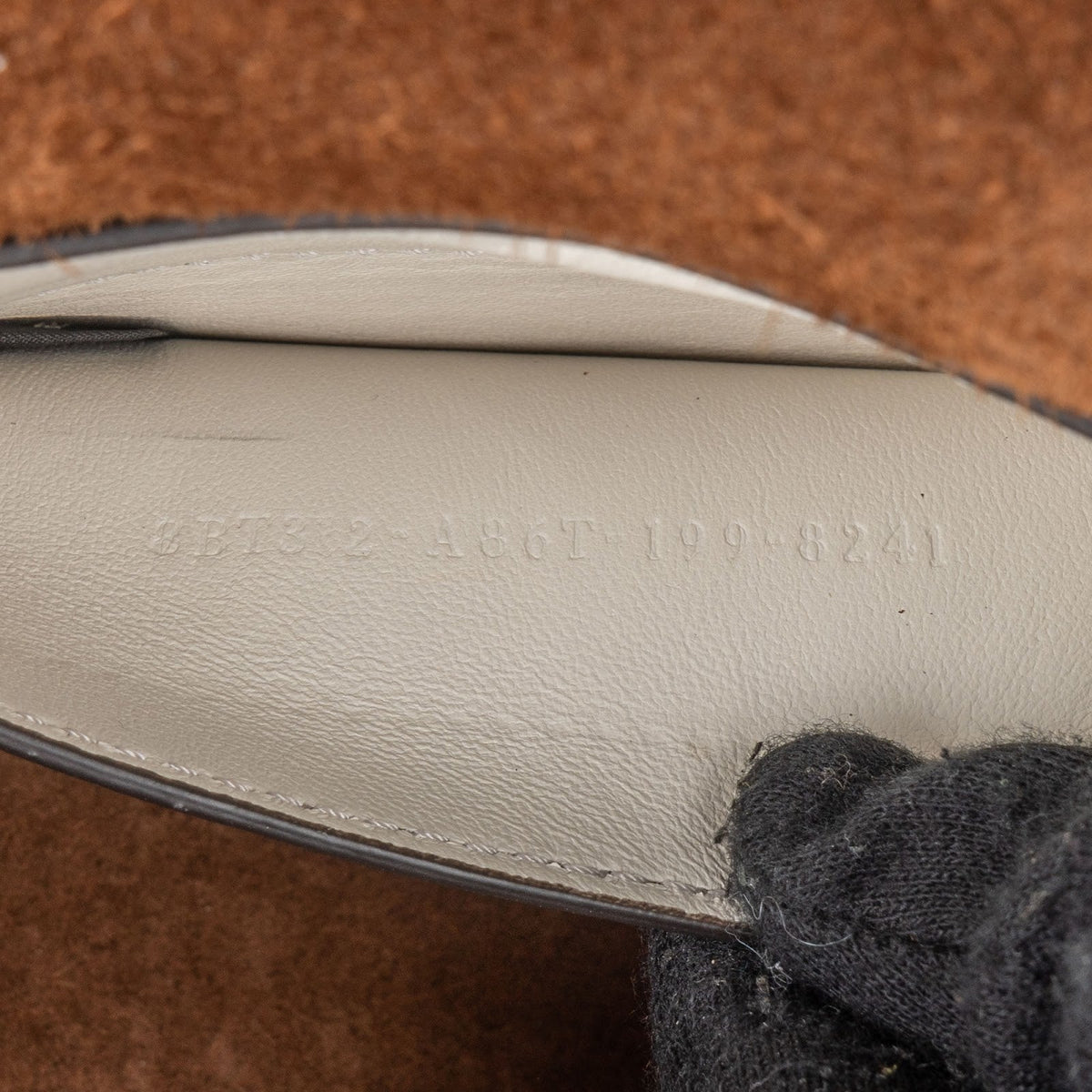 Fendi Kan U Flap aus weißem Lackleder – Ansicht 12