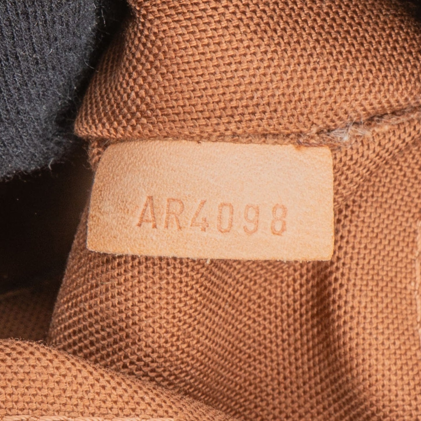 Louis Vuitton Monogram Canvas Thames GM Shoulder Bag