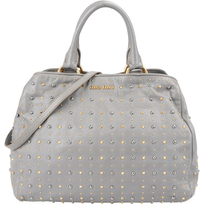 Miu Miu Studded Tote Handtasche in Grau