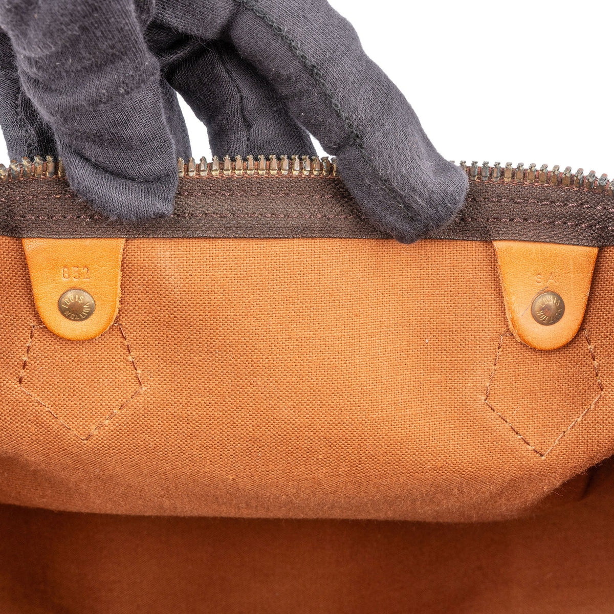 Louis Vuitton Monogram Canvas Speedy 40 Handbag