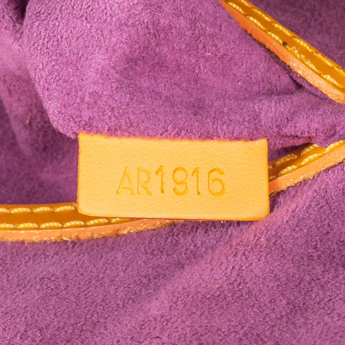 Louis Vuitton Alma PM aus gelbem Epi-Leder – Ansicht 10
