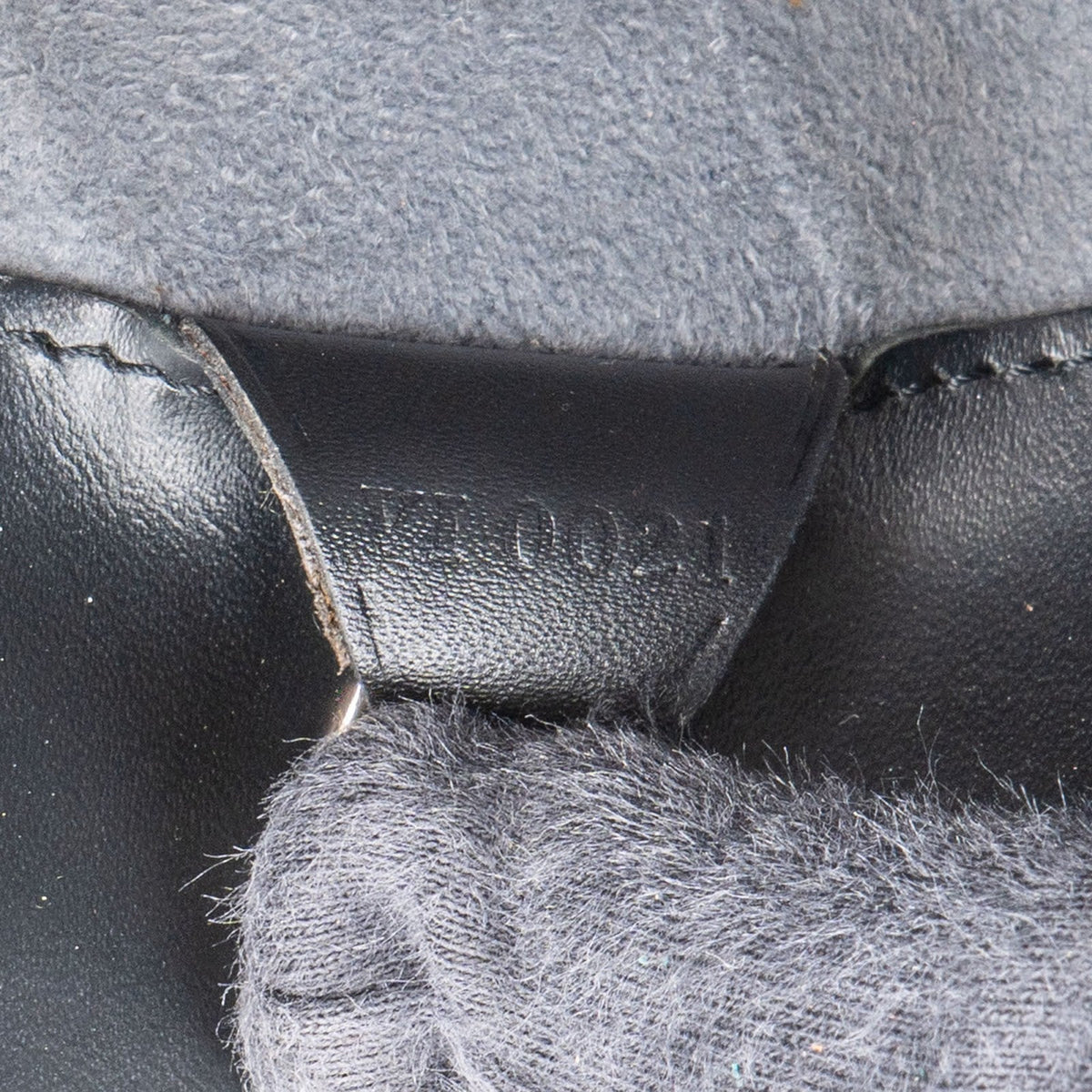 Louis Vuitton Noctambule aus schwarzem Epi-Leder – Ansicht 10