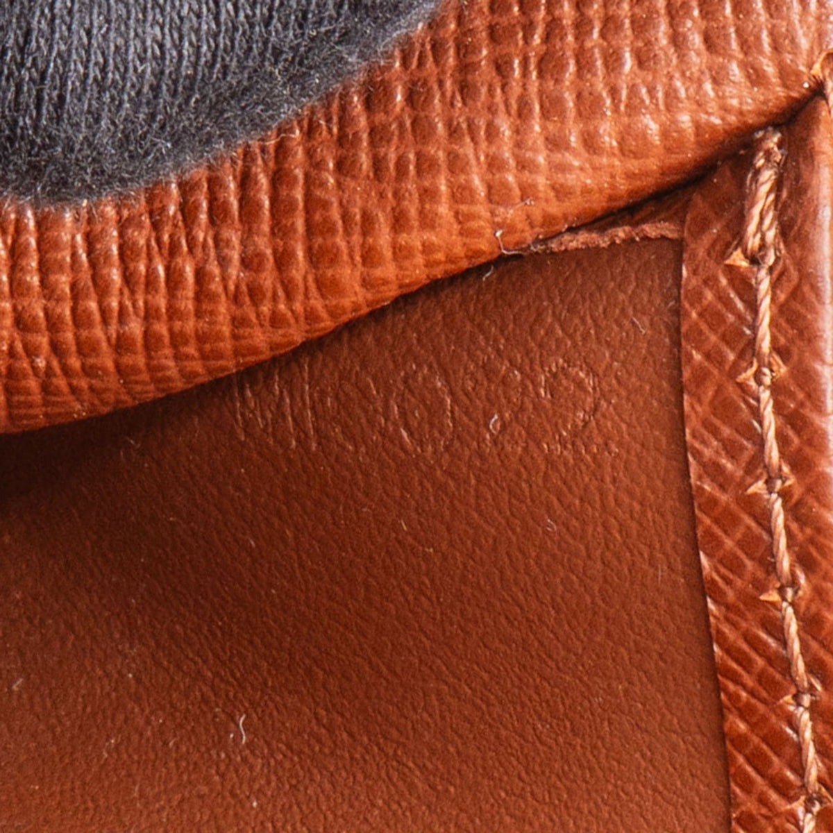 Louis Vuitton Pochette Cité aus Monogram Canvas – Ansicht 12