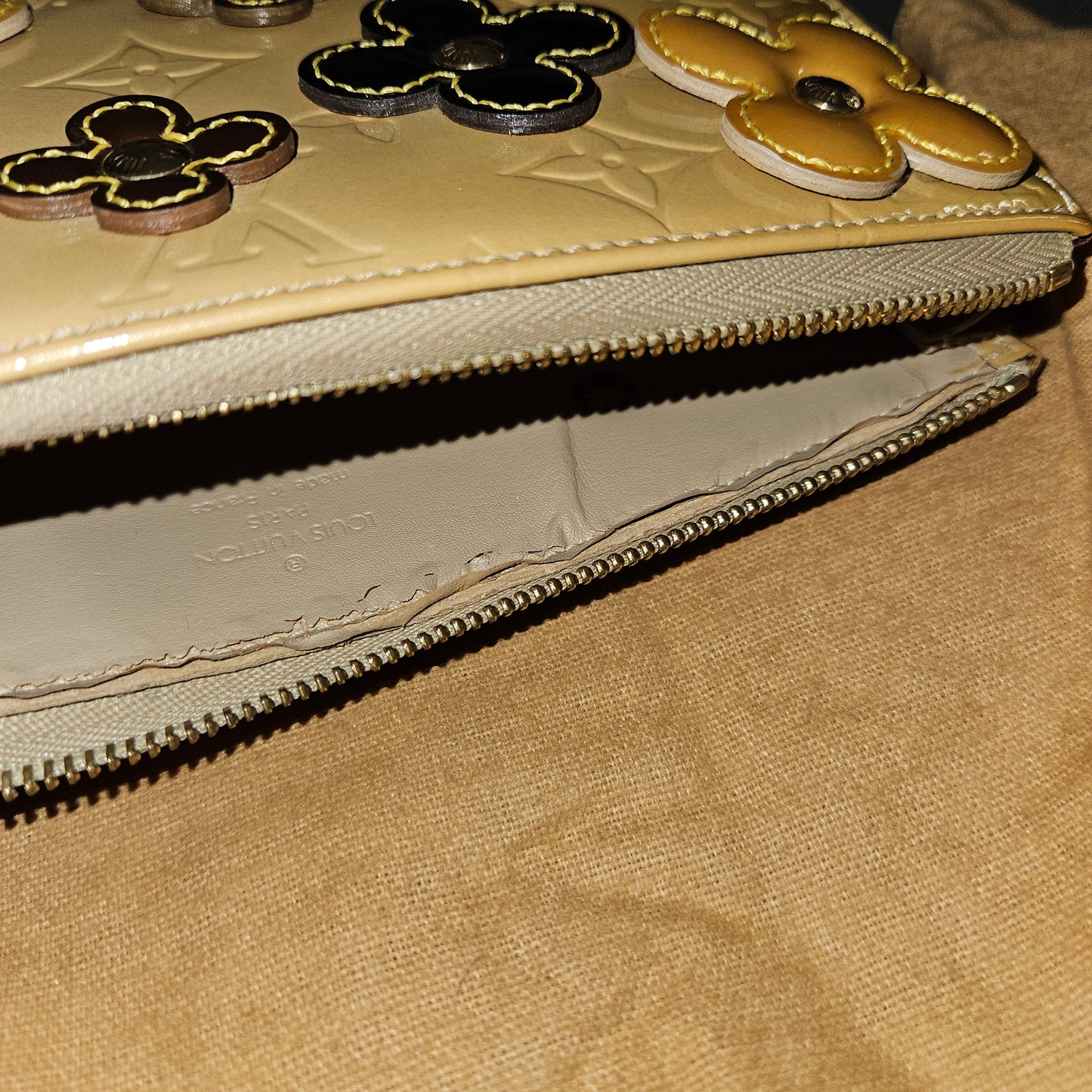 Louis Vuitton Monogram Vernis Fleurs Pochette Accessoires Handbag