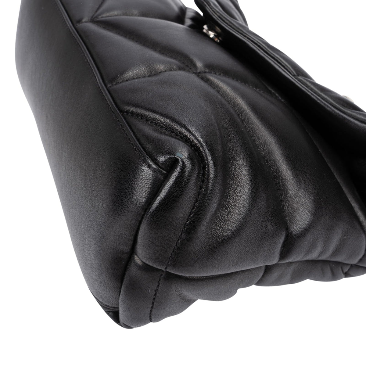 Yves Saint Laurent Loulou Puffer aus gestepptem Lammleder – Ansicht 7