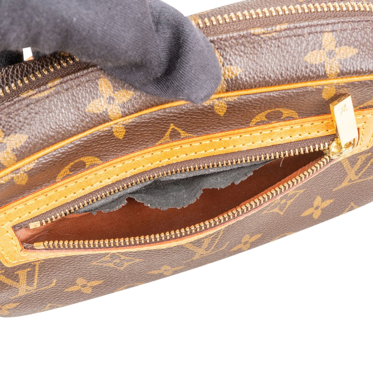 Louis Vuitton Pochette Cité aus Monogram Canvas – Ansicht 11