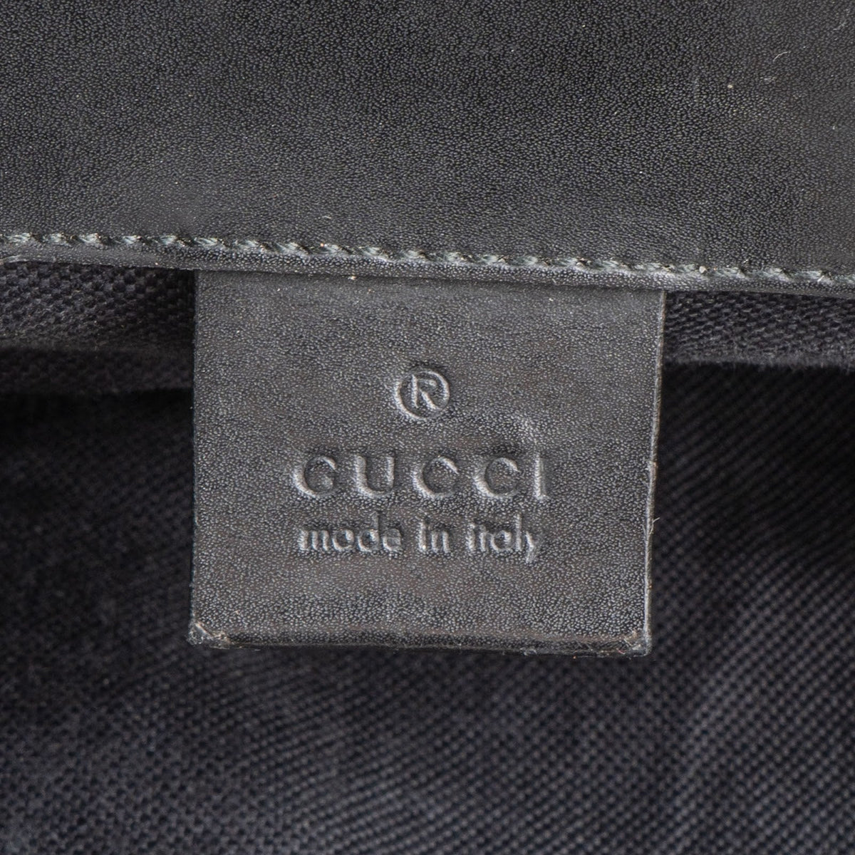 Gucci Web Backpack aus Leder in Krokooptik – Ansicht 10