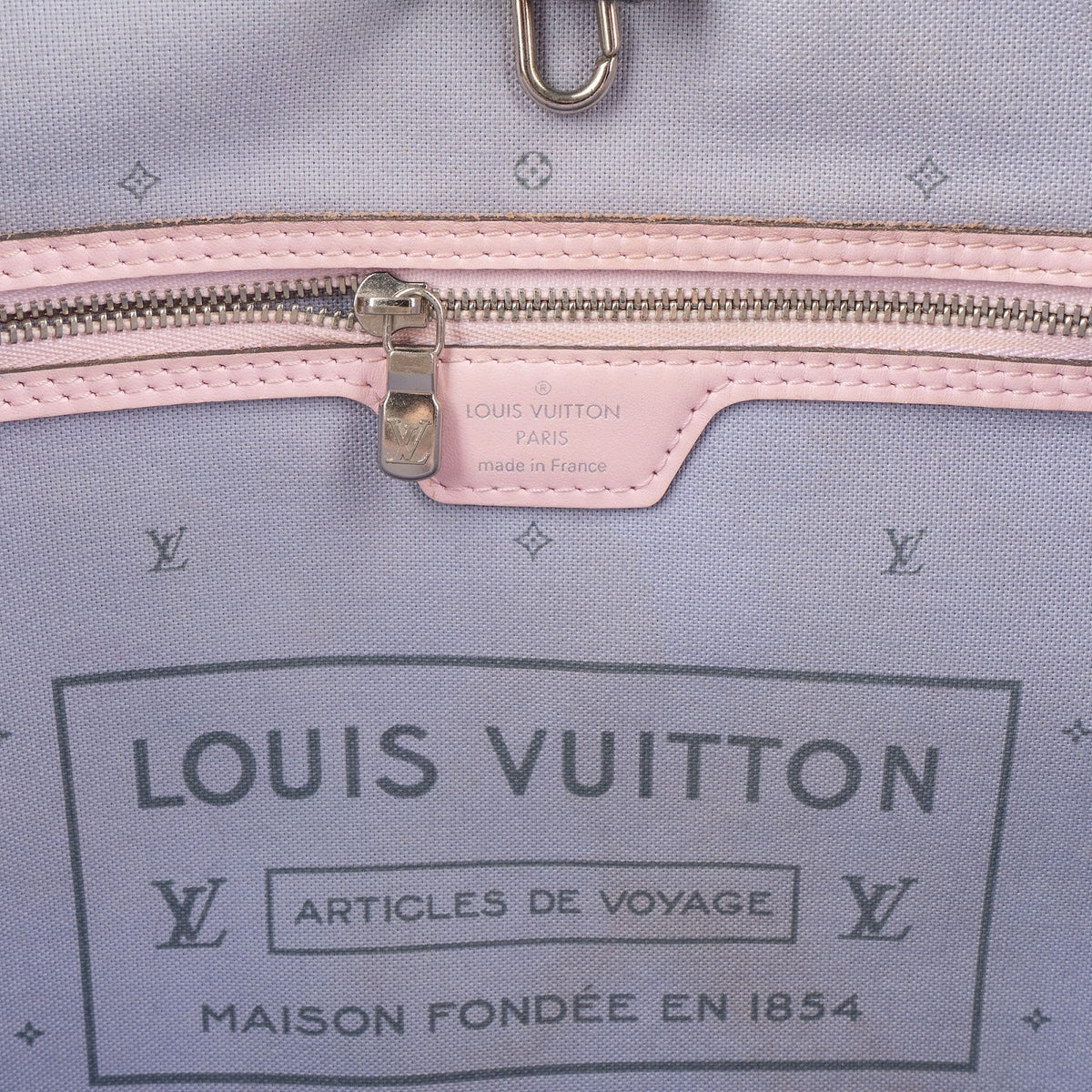 Louis Vuitton Monogram Giant Escale Rainbow Neverfull MM Shoulder Bag