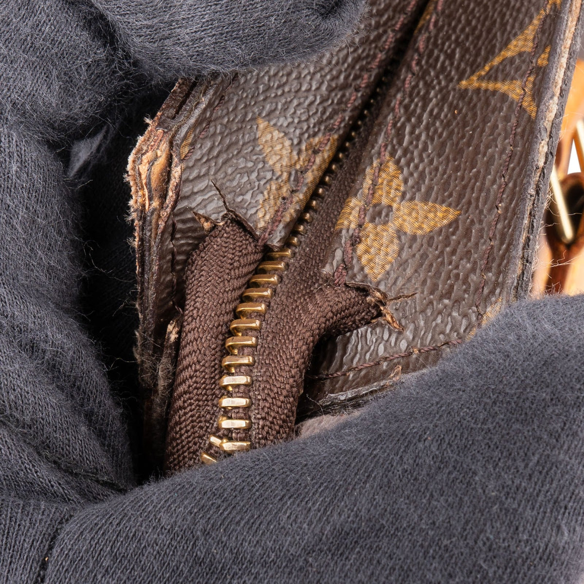 Louis Vuitton Babylone aus Monogram Canvas – Ansicht 12