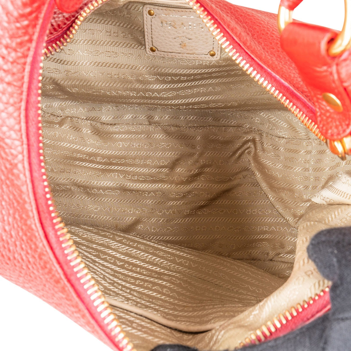 Prada Hobo aus rotem Vitello-Daino-Leder – Ansicht 9