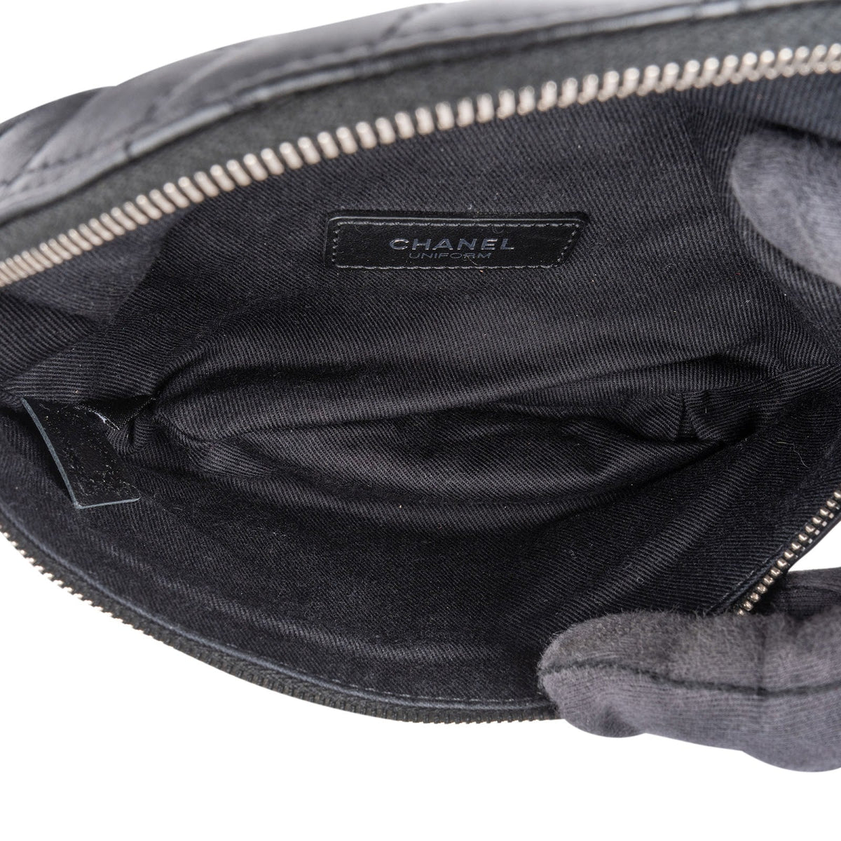 Chanel Uniform Belt Bag aus schwarzem gestepptem Lammleder – Ansicht 9