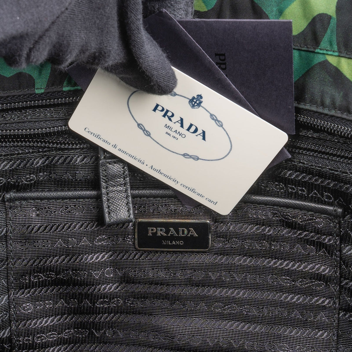Prada Triangle Tote aus Nylon in Camouflage – Ansicht 10