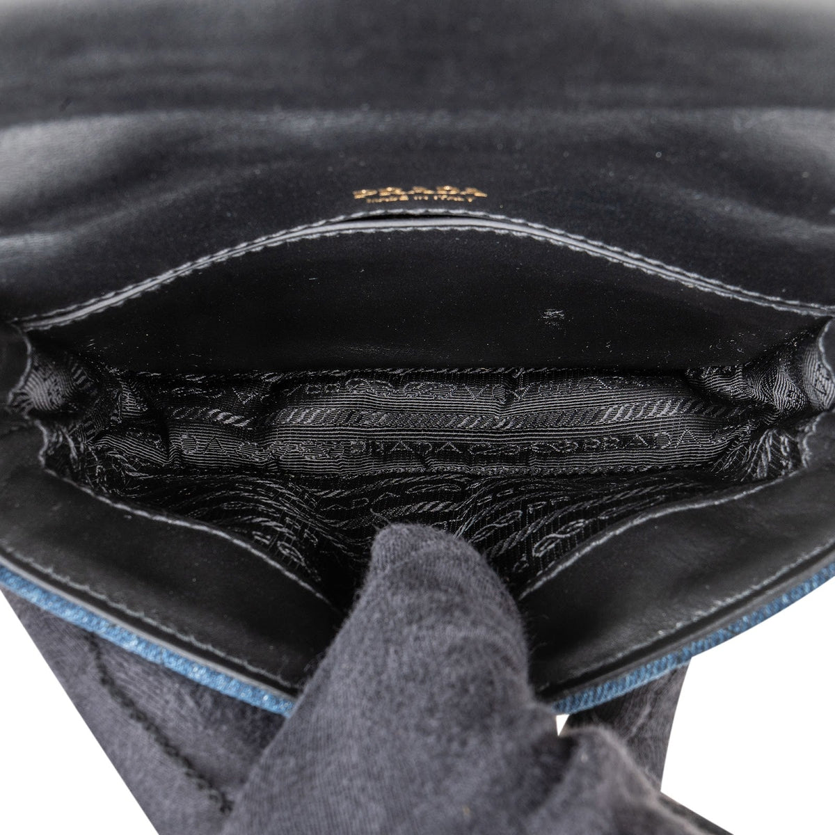 Prada Cahier Belt Bag aus besticktem Denim – Ansicht 9