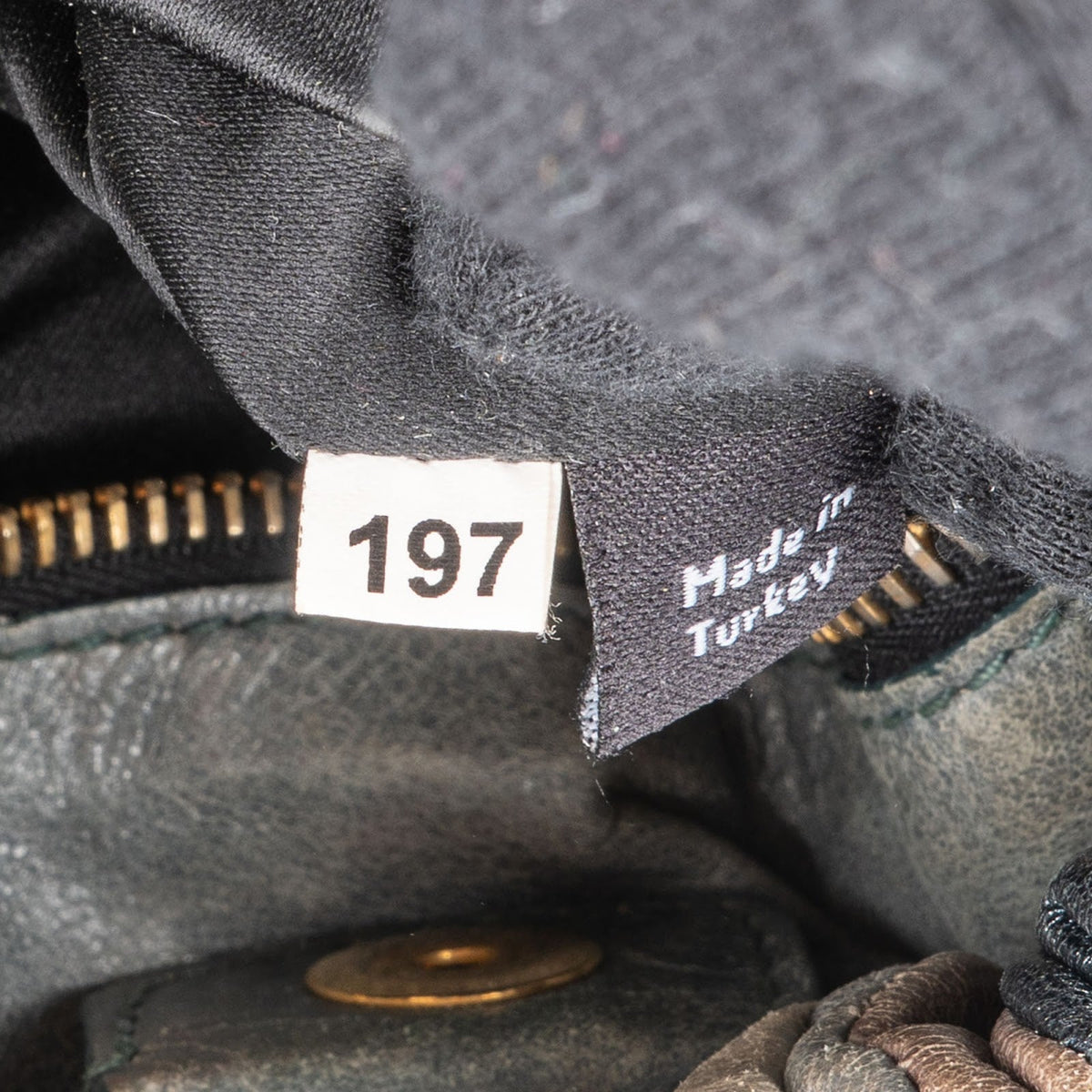 Miu Miu Patch aus mehrfarbigem gestepptem Vitello-Lux-Leder – Ansicht 11
