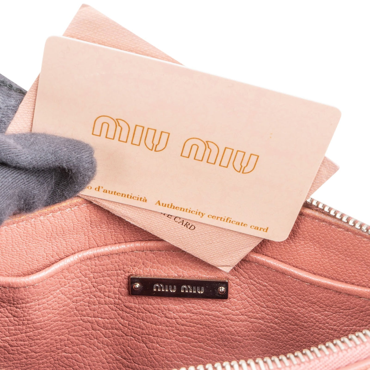 Miu Miu genarbtes Leder Double Zip Umhängetasche, Bild 10 von 11