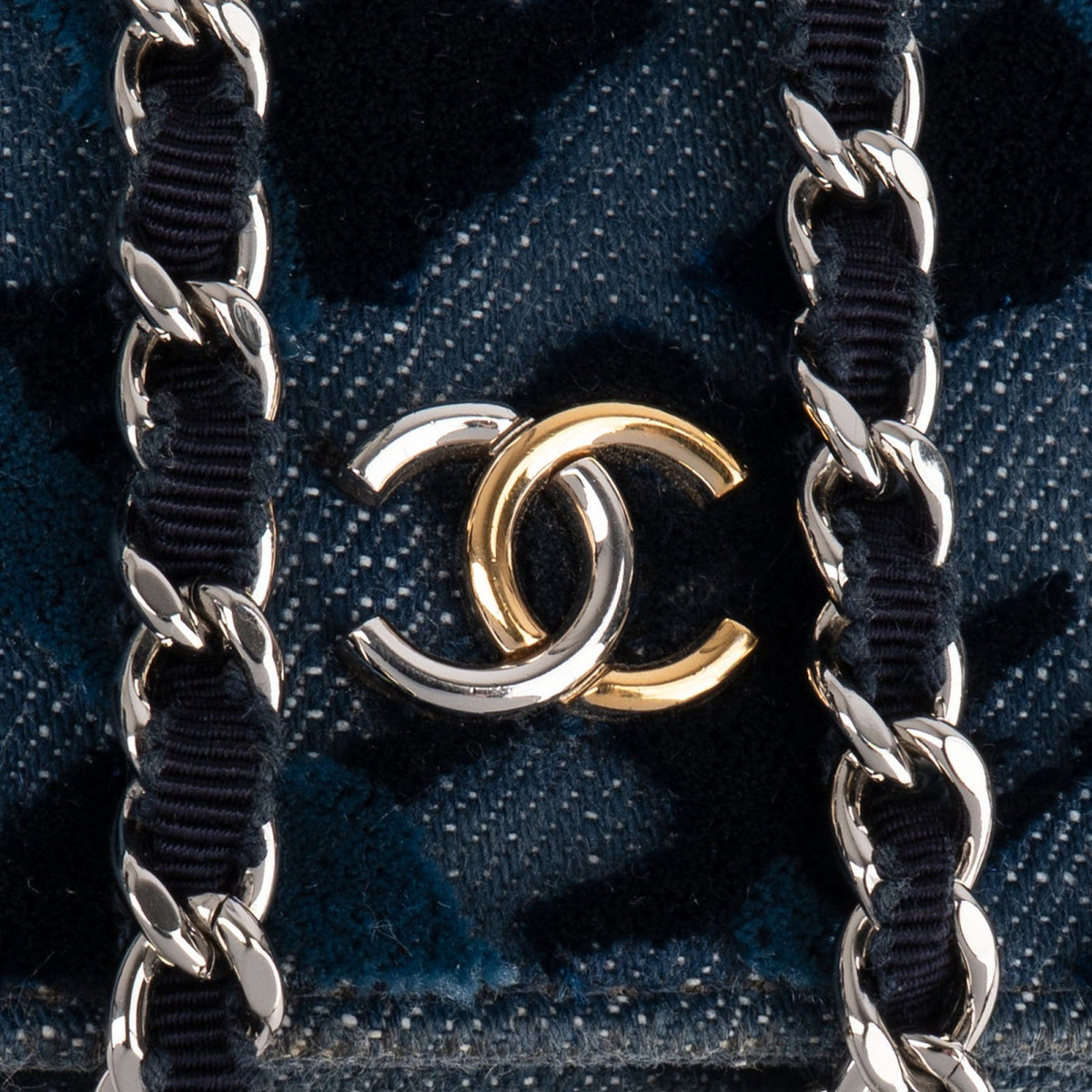 Chanel Graffiti Wallet on Chain aus Denim und Samt – Ansicht 9