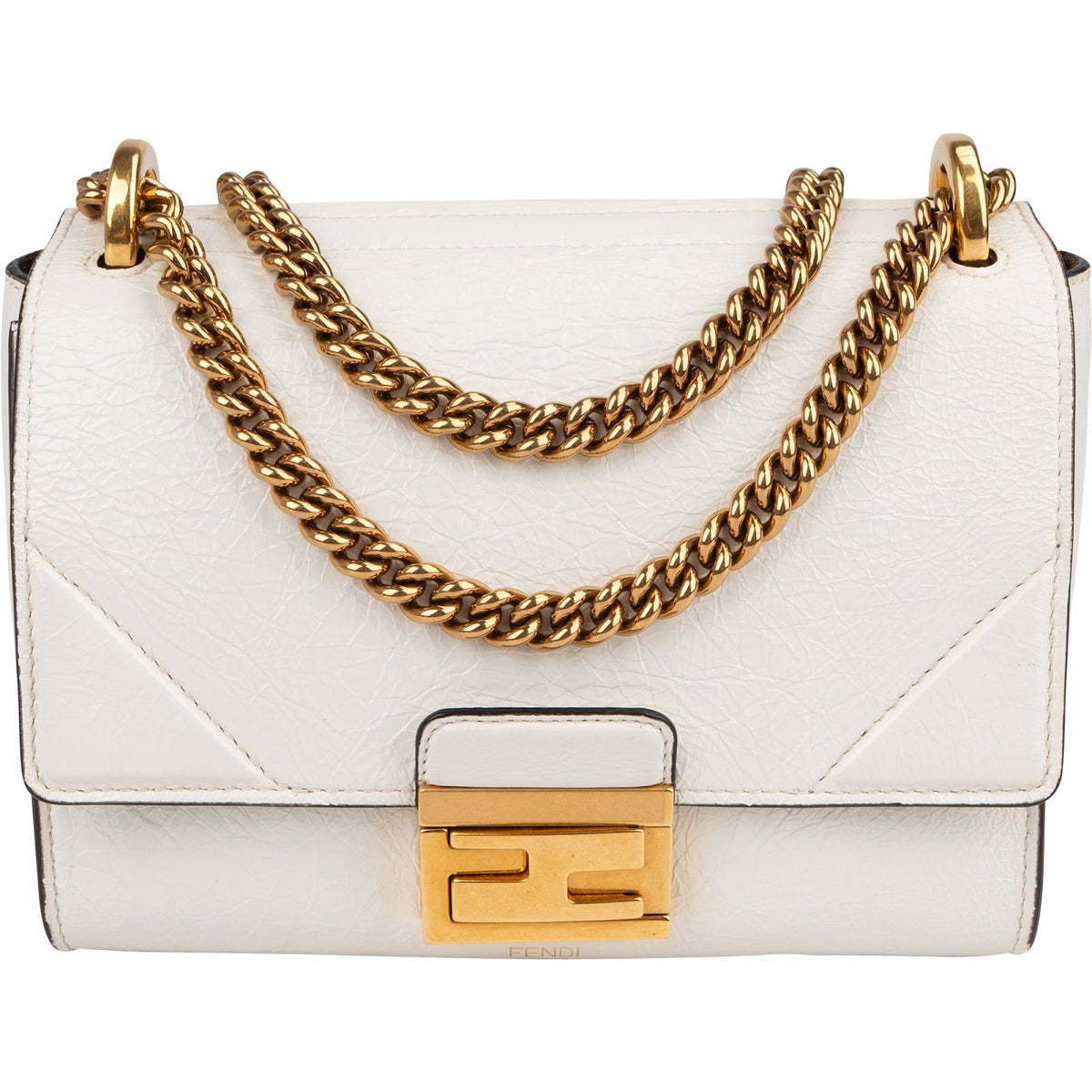 Fendi Kan U Flap aus weißem Lackleder – Vorderansicht