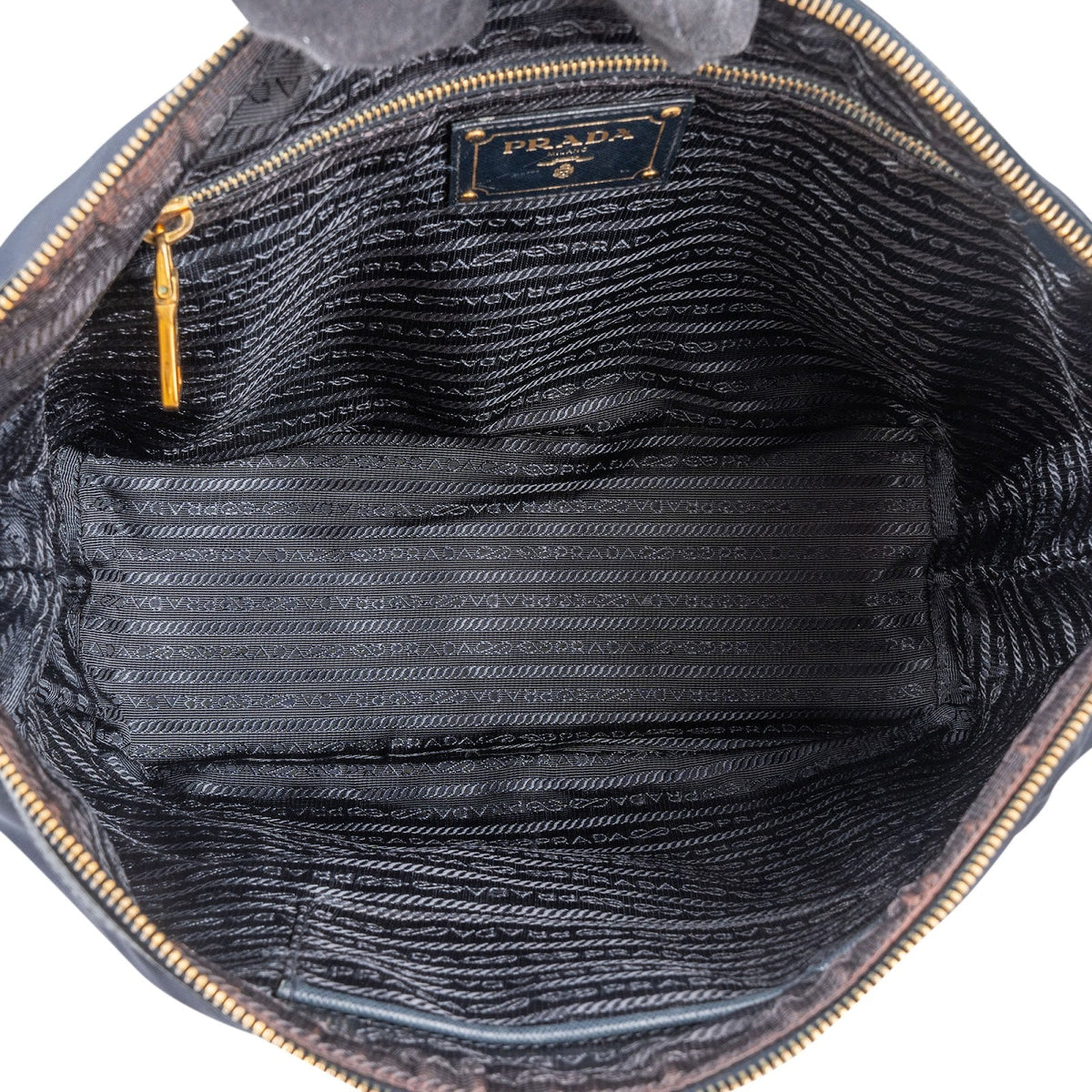 Prada Tote aus Nylon und Saffiano-Leder – Ansicht 9