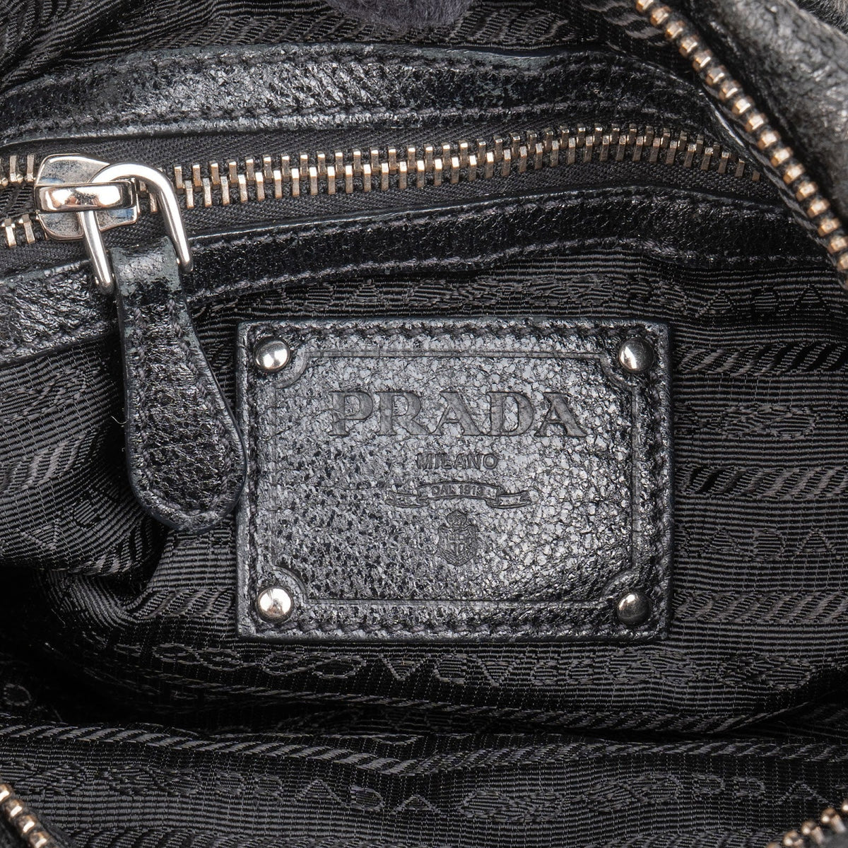 Prada Ruched Hobo aus Vitello-Daino-Leder – Ansicht 9