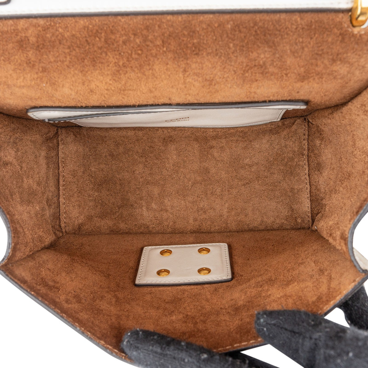 Fendi Kan U Flap aus weißem Lackleder – Ansicht 10