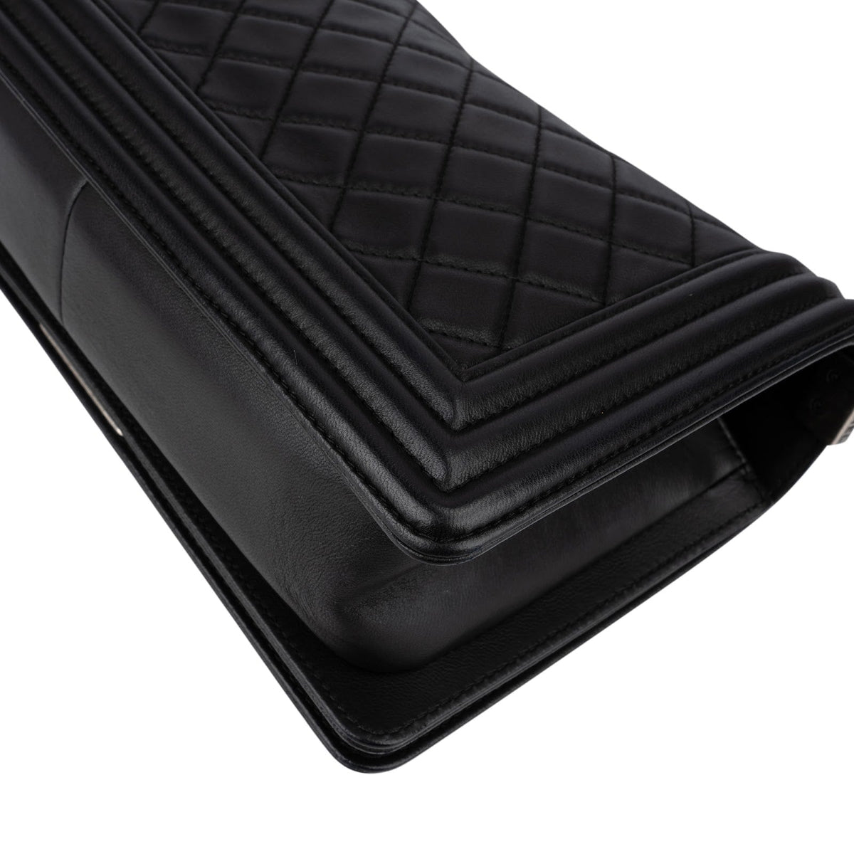 Chanel Medium Boy Single Flap aus gestepptem Lammleder – Ansicht 8