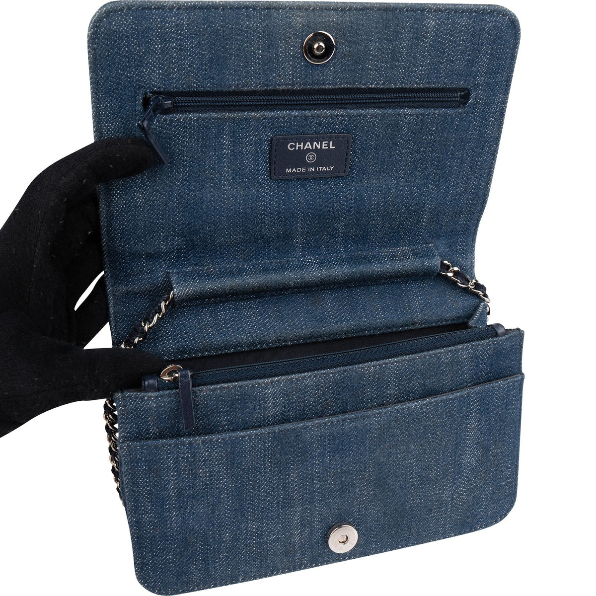 Chanel Graffiti Wallet on Chain aus Denim und Samt – Ansicht 11