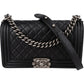 Chanel Medium Boy Single Flap aus gestepptem Lammleder – Vorderansicht