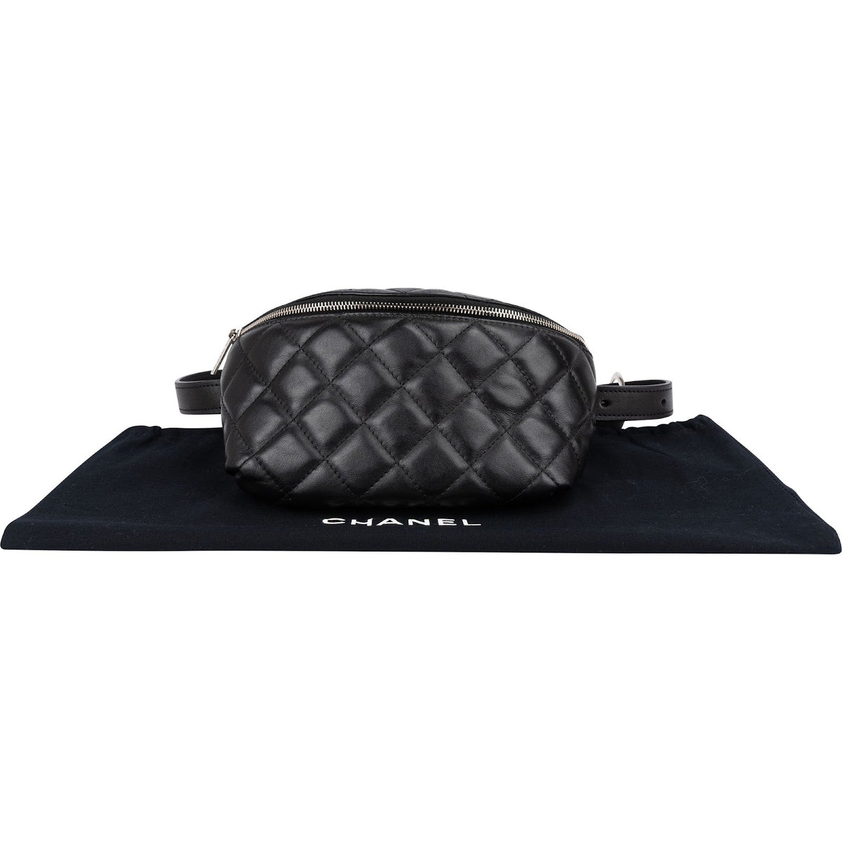 Chanel Uniform Belt Bag aus schwarzem gestepptem Lammleder – Ansicht 2