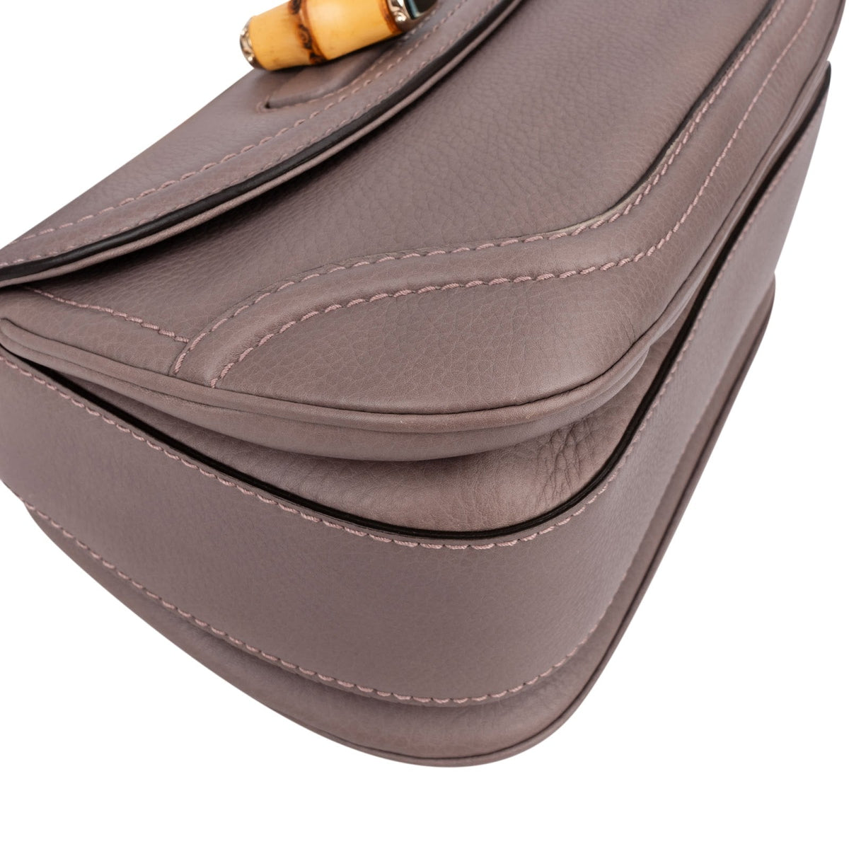 Gucci New Bamboo Top Handle aus fliederfarbenem genarbtem Leder – Ansicht 8
