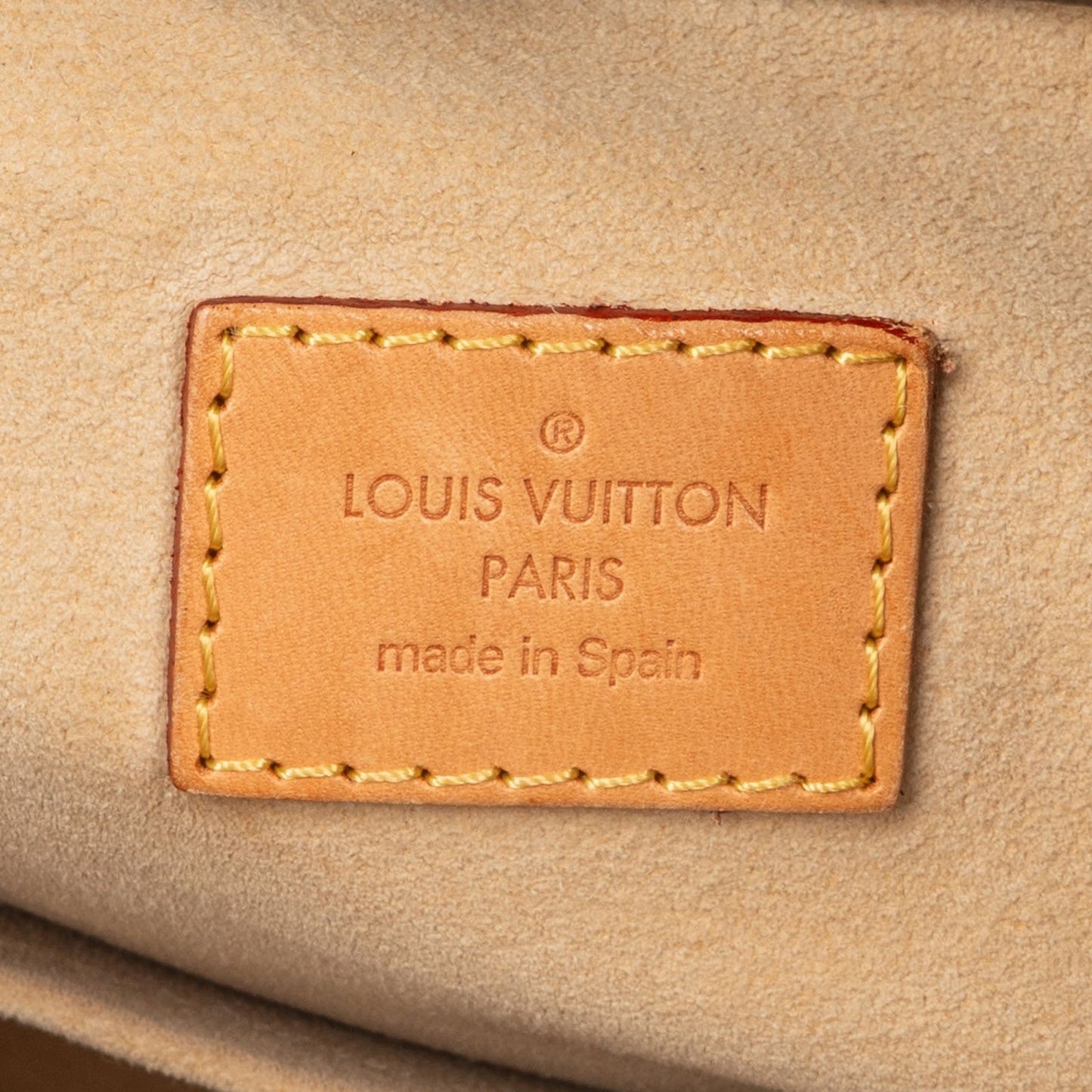 Louis Vuitton Monogram Canvas Artsy MM Handbag