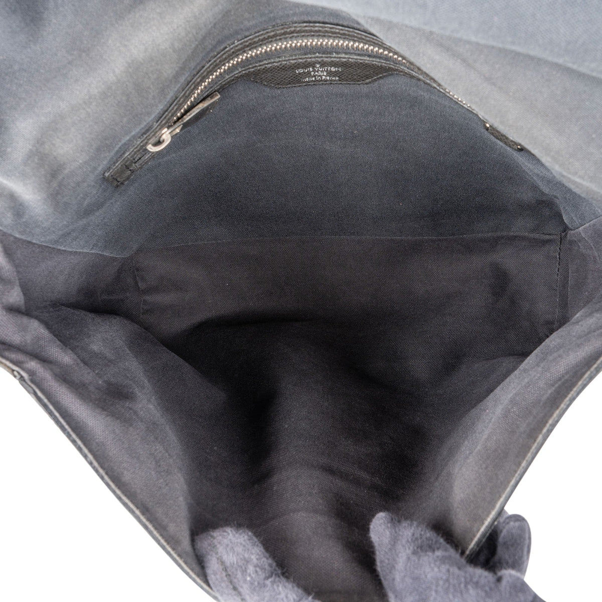 Louis Vuitton Roman MM Messenger aus Taiga-Leder – Ansicht 9