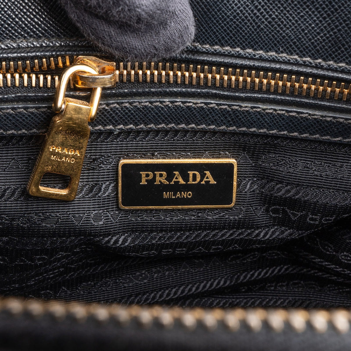 Prada Small Galleria aus schwarzem Saffiano-Leder – Ansicht 9