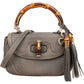 Gucci New Bamboo Top Handle Beijing 2010 aus grauem genarbtem Leder – Vorderansicht