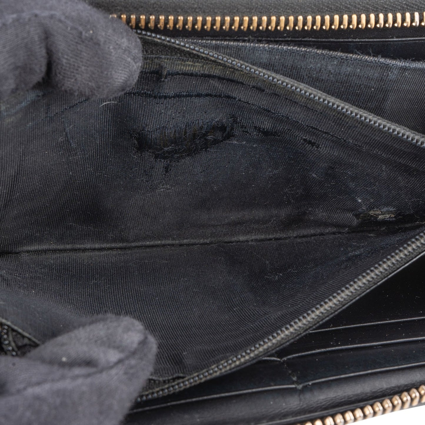 Gucci Guccissima Leather Bow Zip Around Wallet