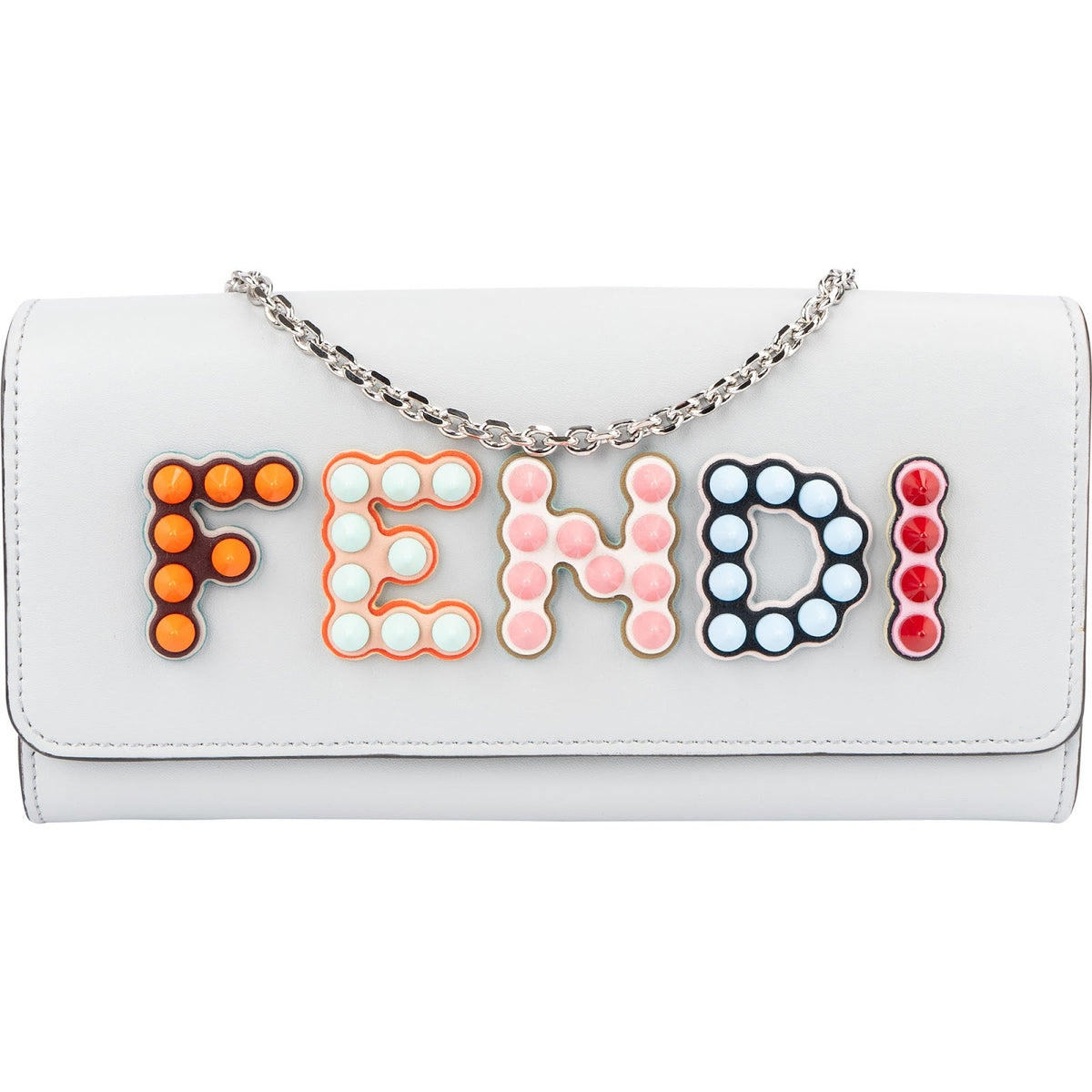 Fendi Studded Emblem Wallet On Chain aus blauem Leder – Vorderansicht