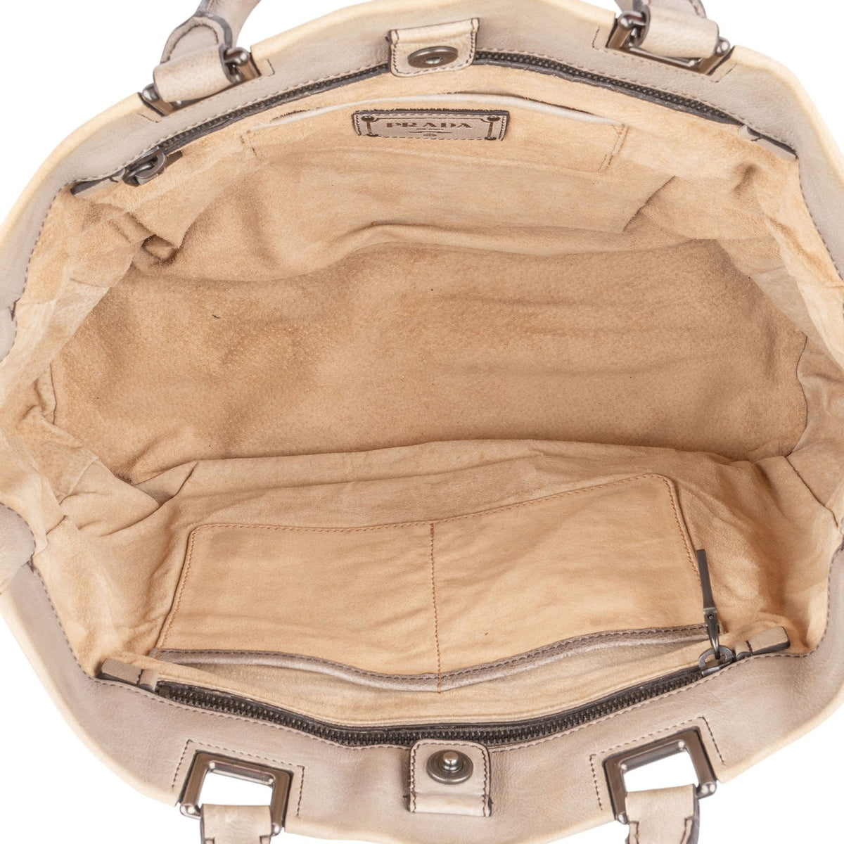 Prada Sfumato Tote aus Vitello-Antik-Leder – Ansicht 9
