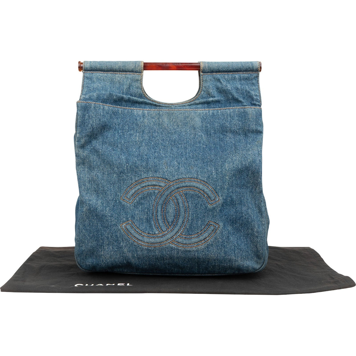 Chanel CC Tortoise Handle Tote aus Denim – Ansicht 2
