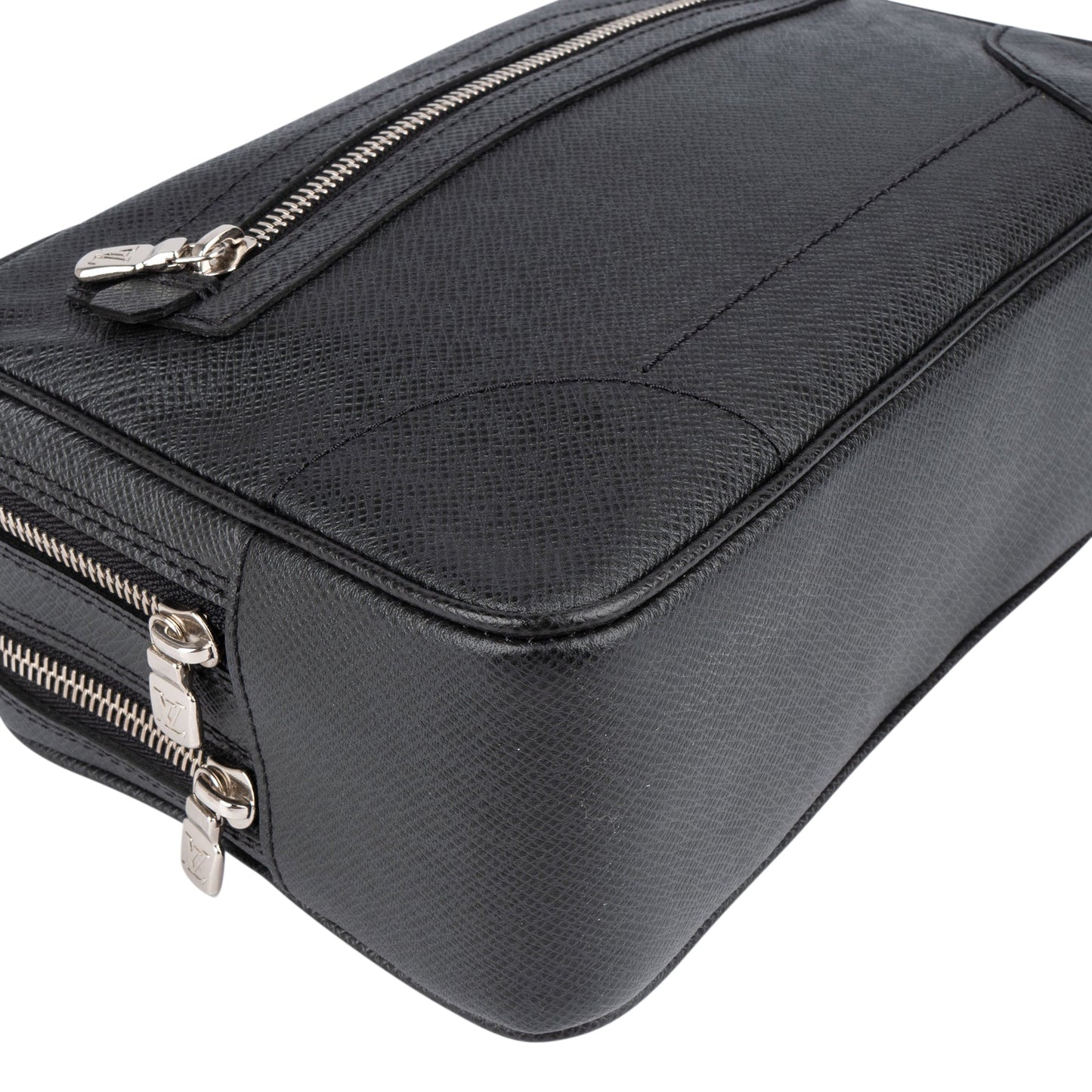Louis Vuitton Noir Taiga Leather Pavel Toiletry Bag