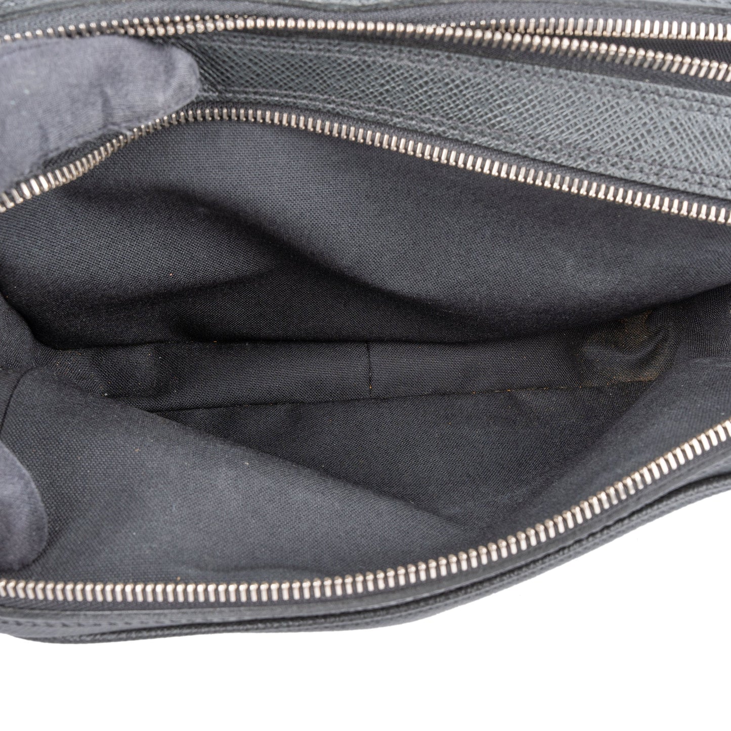 Louis Vuitton Noir Taiga Leather Pavel Toiletry Bag