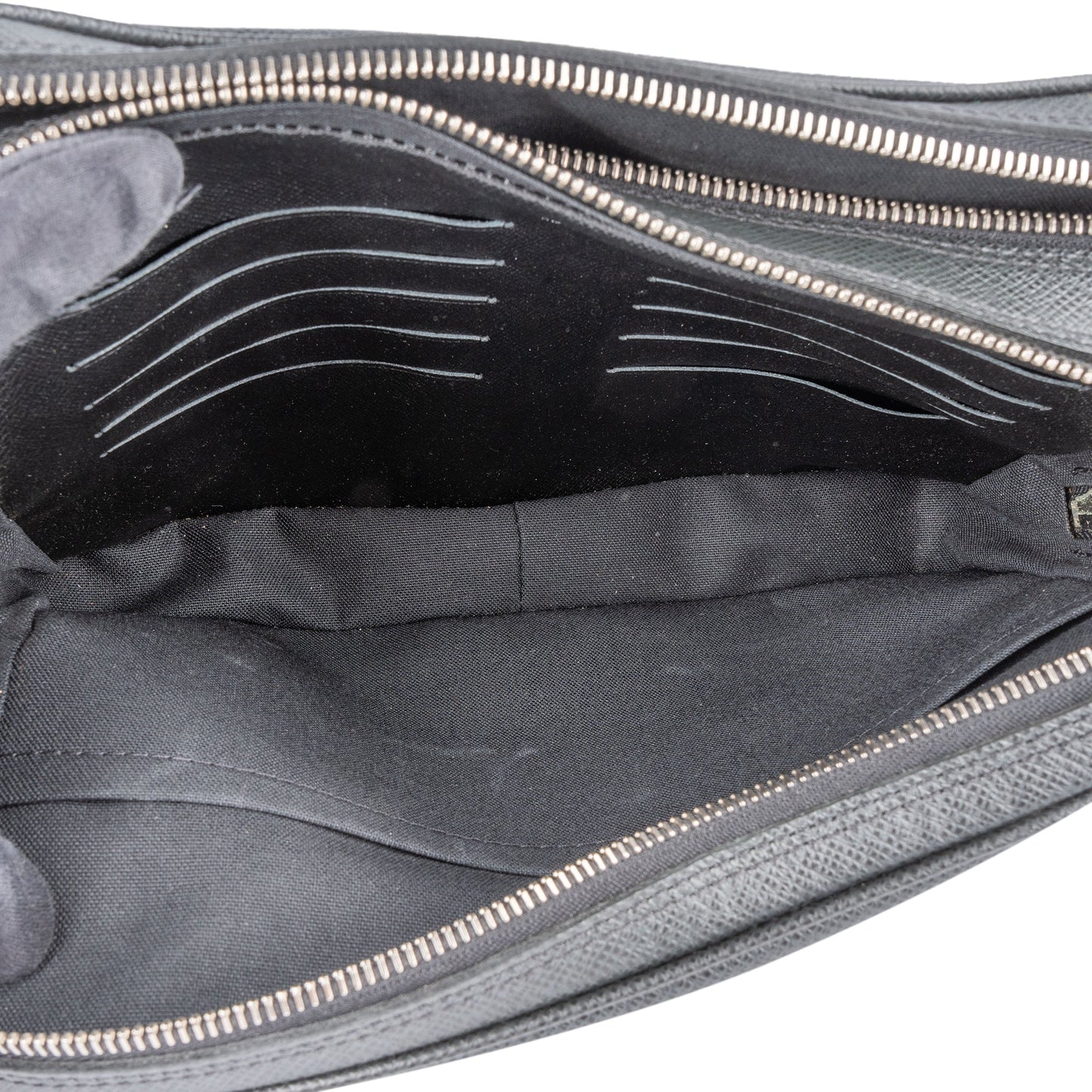 Louis Vuitton Noir Taiga Leather Pavel Toiletry Bag