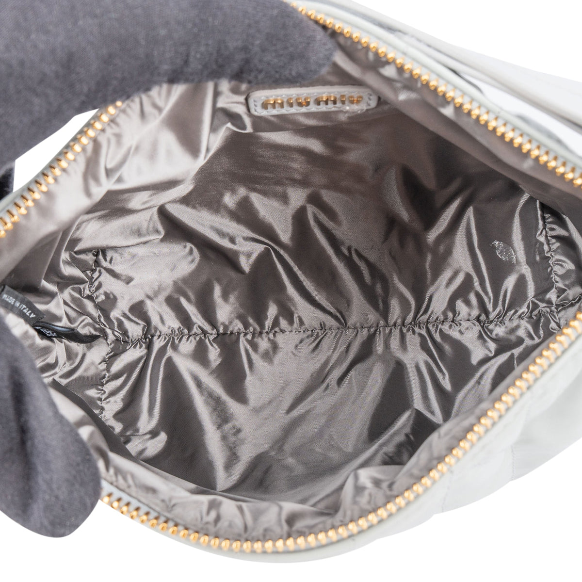 Miu Miu Mini aus gestepptem Lackleder – Ansicht 9