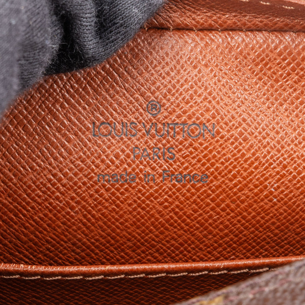 Louis Vuitton Pochette Cité aus Monogram Canvas – Ansicht 11
