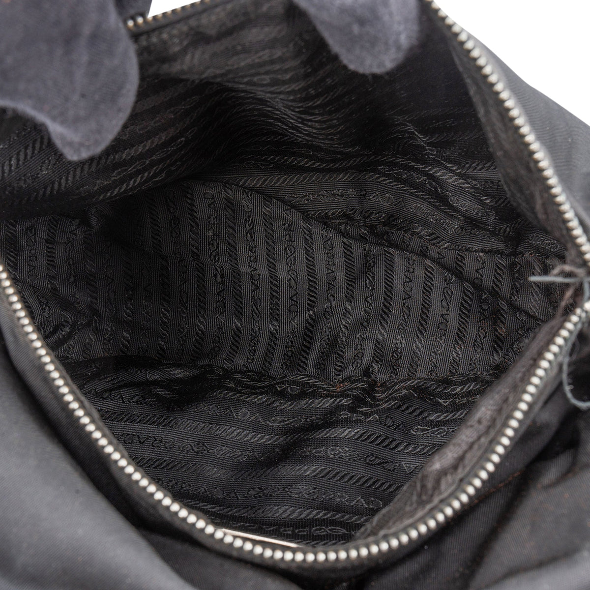 Prada Triangle aus schwarzem Nylon – Ansicht 9