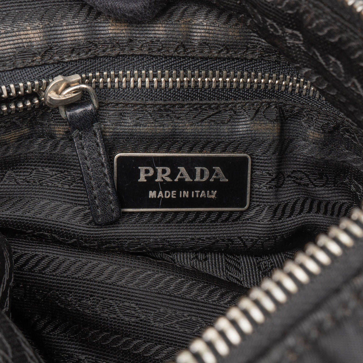 Prada Triangle aus schwarzem Nylon – Ansicht 10