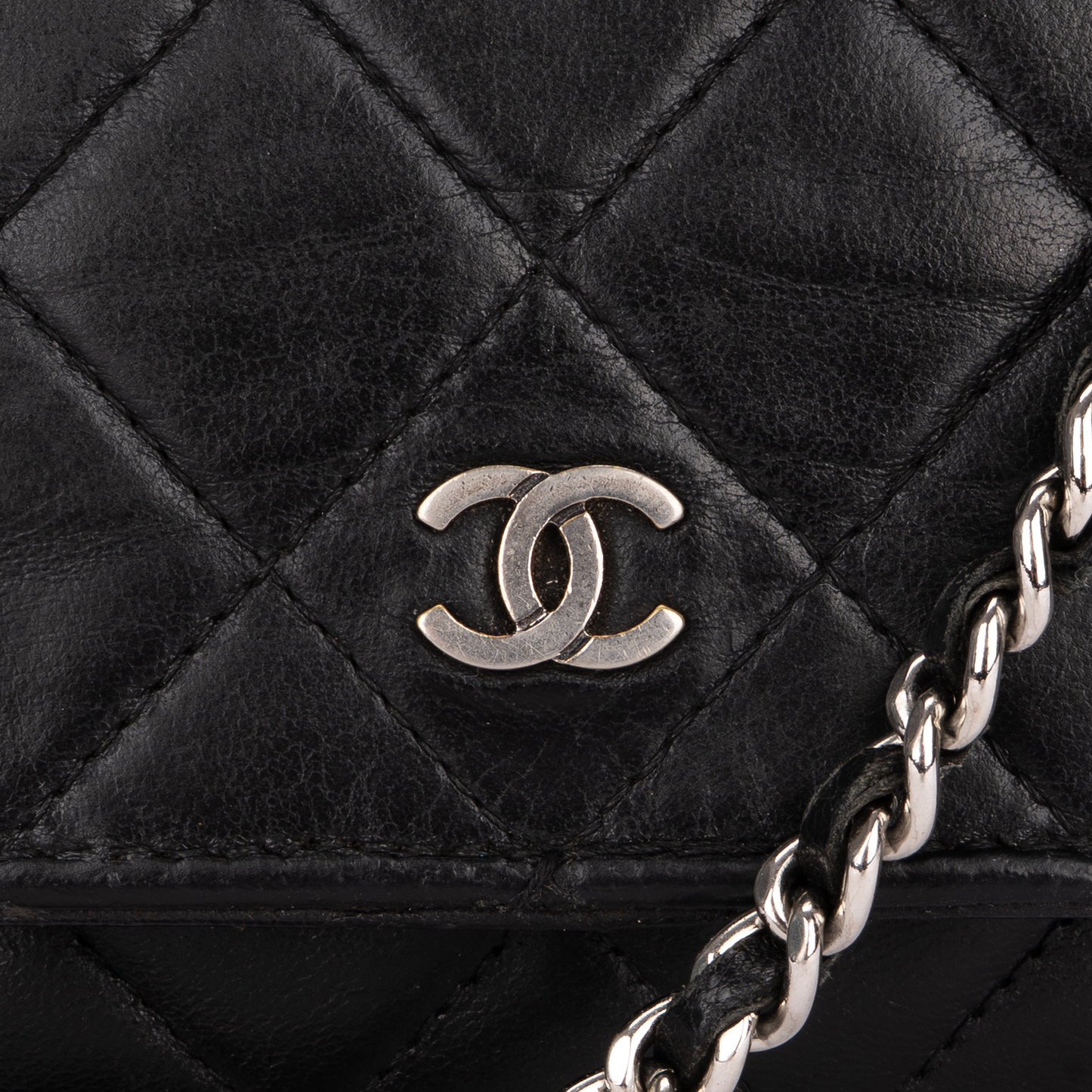 Chanel – Gesteppte Umhängetasche aus Lammleder mit Kette