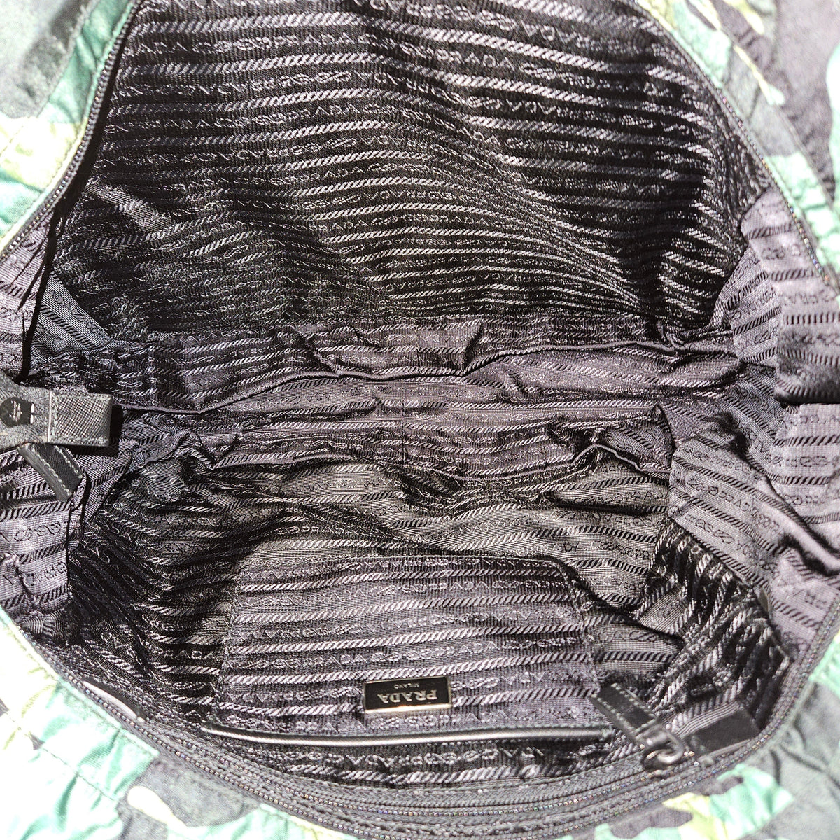 Prada Triangle Tote aus Nylon in Camouflage – Ansicht 9