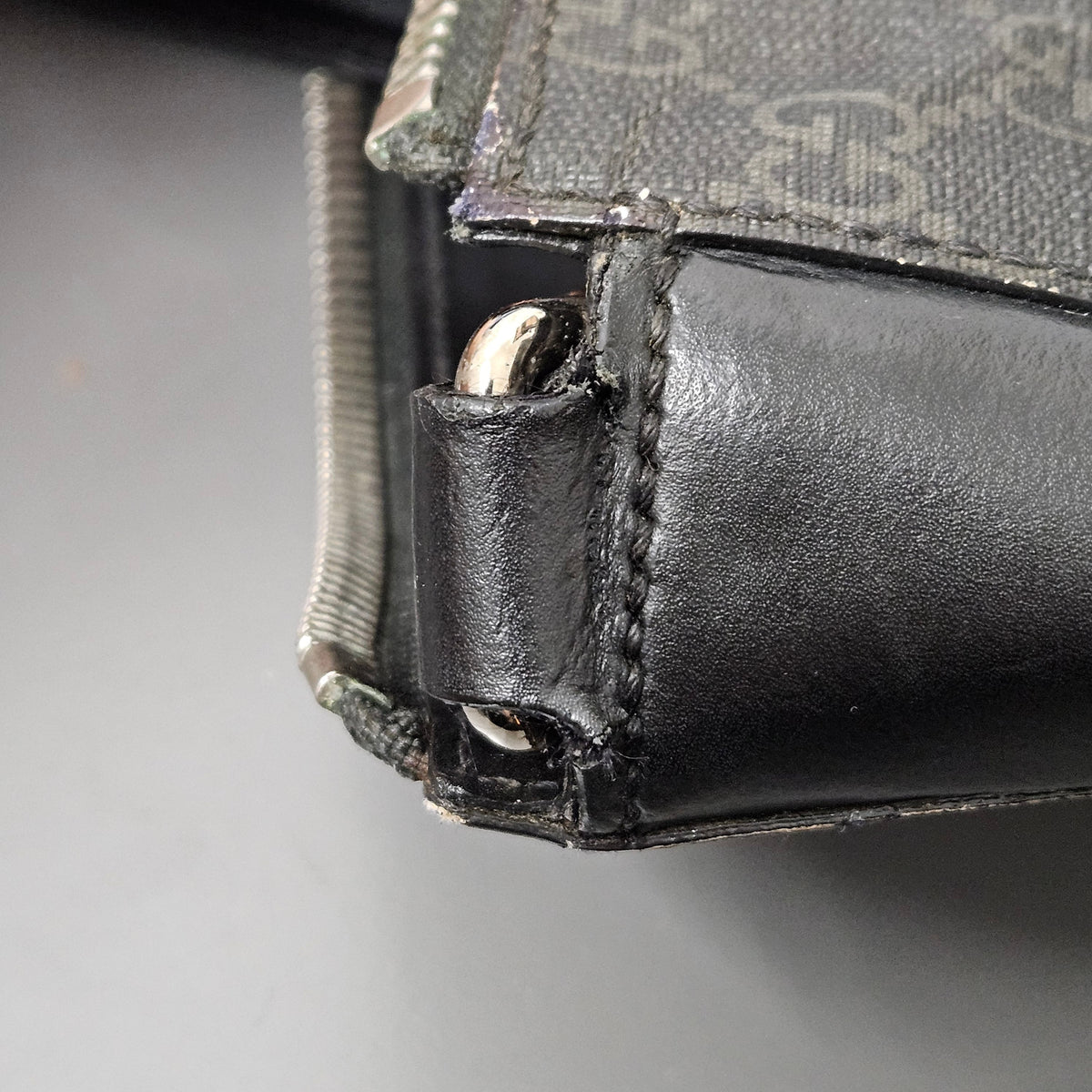 Gucci Monogram GG Supreme Canvas Tiger Print Messenger Crossbody Bag