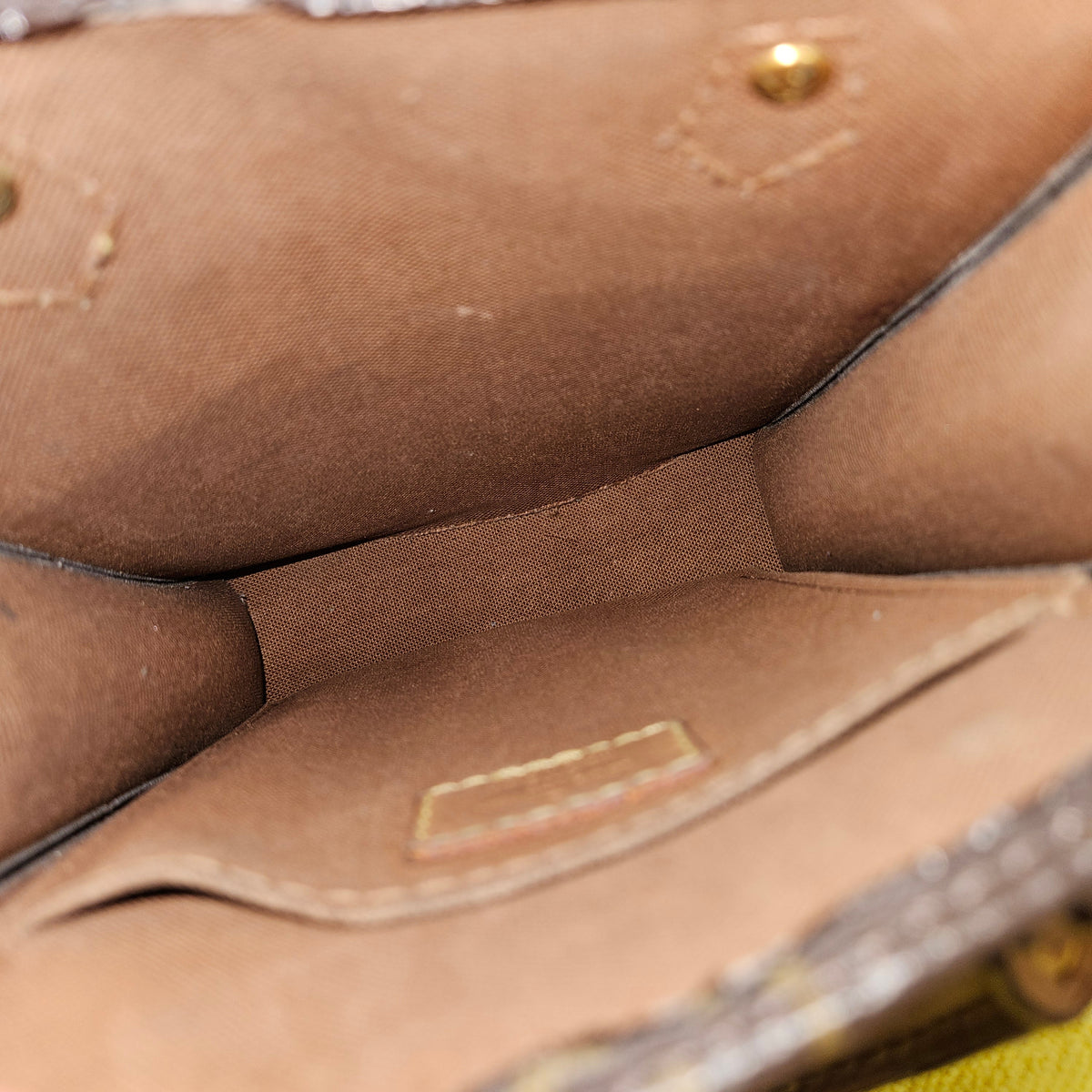 Louis Vuitton Petit Sac Plat aus Monogram Canvas – Ansicht 9