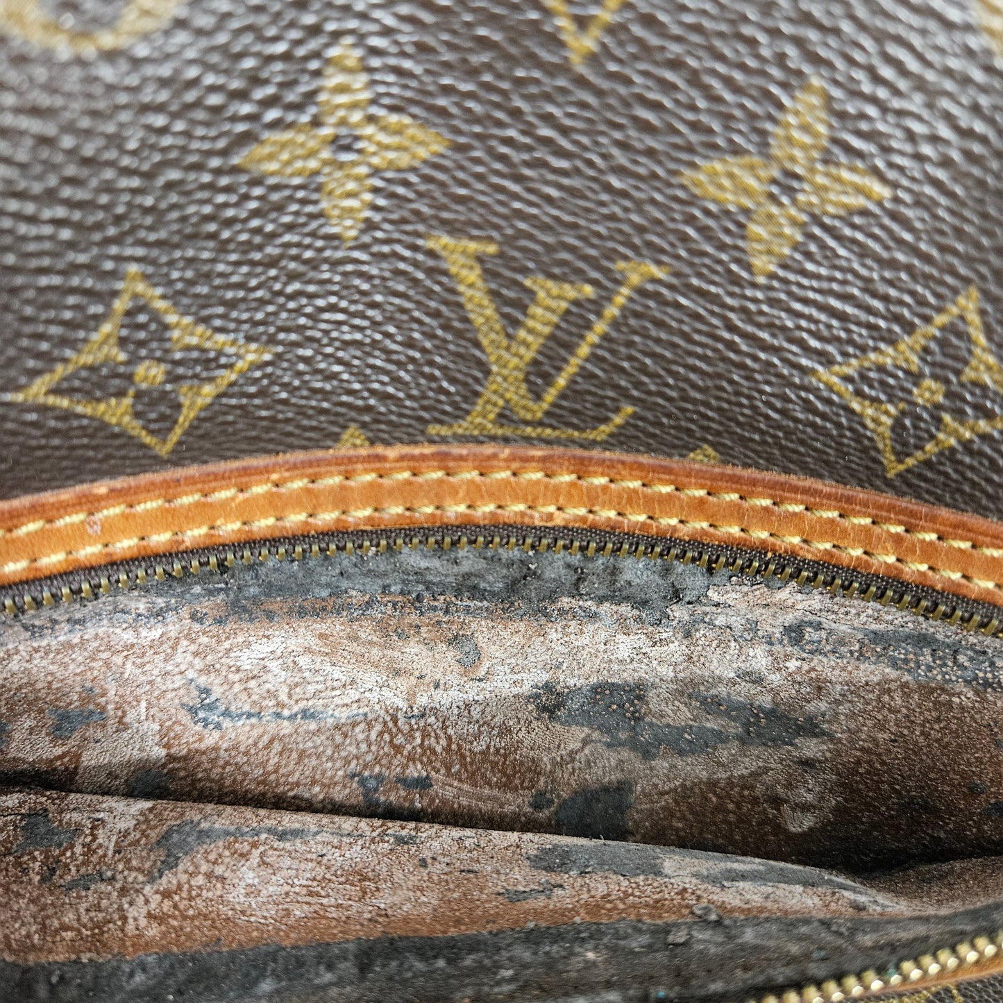 Louis Vuitton Canvas Monogram Saint Germain GM Crossbody Bag